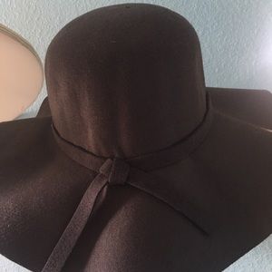 50’s floppy hat